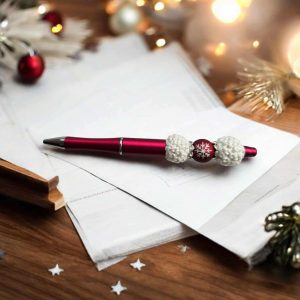 Horgolt gyöngyökkel díszített toll